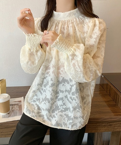 SEU(エスイーユー)の「ジャガードフラワーバルーンスリーブブラウス 長袖 秋服 オフィスカジュアル きれいめカジュアル レディース韓国(シャツ/ブラウス・レディース・ベージュ/ピンク/ブラック/ブルー/グレー・フリー)」の22枚目の写真