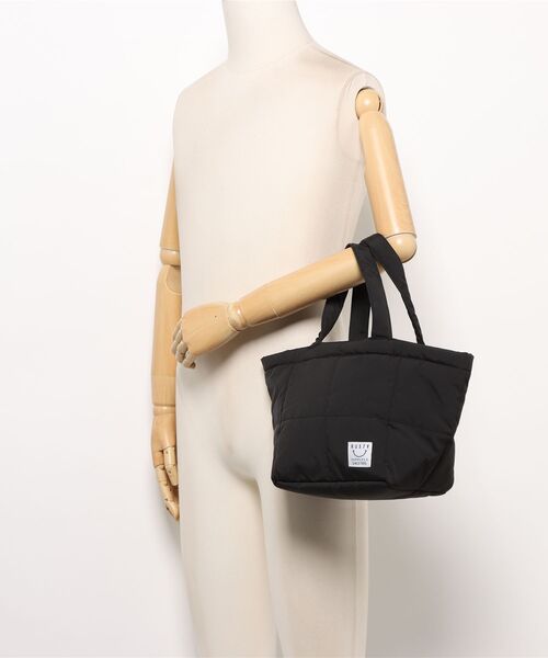 RUSTY（ラスティ）の「【RUSTY/ラスティー】中綿キルティングトートBAG/ランチバッグ・ミニバッグ（トートバッグ・レディース・ブラック/オレンジ/グリーン・FREE）」の4枚目の写真