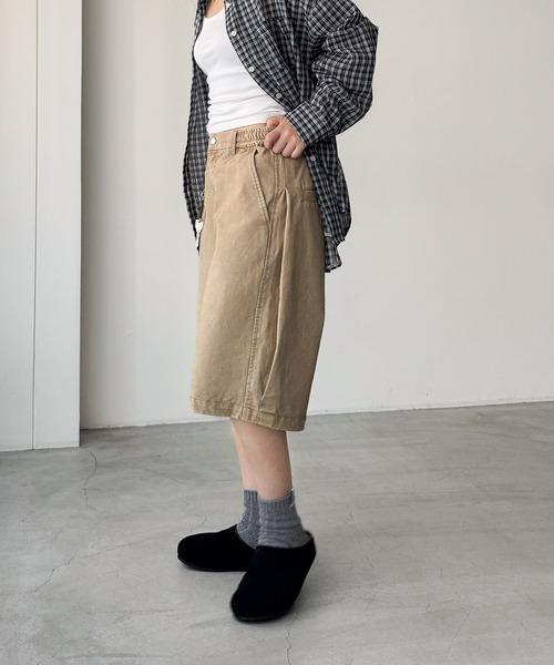 CANAL JEAN(キャナルジーン)の「SUPERTHANKS ピグメントドライツイルサイドタックショーツ(その他パンツ・レディース・ベージュ/アイボリー・SMALL)」の4枚目の写真