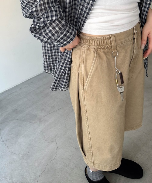 CANAL JEAN(キャナルジーン)の「SUPERTHANKS ピグメントドライツイルサイドタックショーツ(その他パンツ・レディース・ベージュ/アイボリー・SMALL)」の5枚目の写真