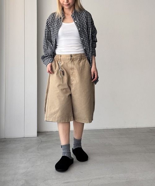 CANAL JEAN(キャナルジーン)の「SUPERTHANKS ピグメントドライツイルサイドタックショーツ(その他パンツ・レディース・ベージュ/アイボリー・SMALL)」の7枚目の写真