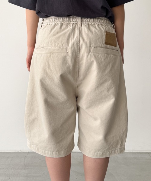 CANAL JEAN(キャナルジーン)の「SUPERTHANKS ピグメントドライツイルサイドタックショーツ(その他パンツ・レディース・ベージュ/アイボリー・SMALL)」の15枚目の写真