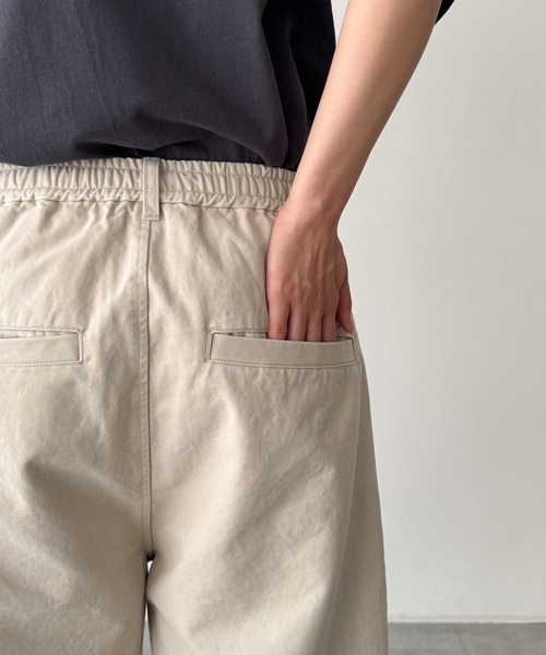 CANAL JEAN(キャナルジーン)の「SUPERTHANKS ピグメントドライツイルサイドタックショーツ(その他パンツ・レディース・ベージュ/アイボリー・SMALL)」の17枚目の写真