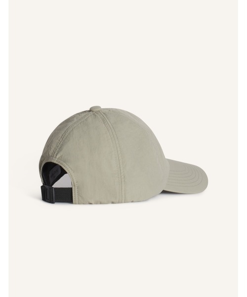 Maison Kitsune(メゾンキツネ)の「GALLERY FOX NYLON CAP(キャップ・メンズ・ライトオリーブ・U)」の3枚目の写真