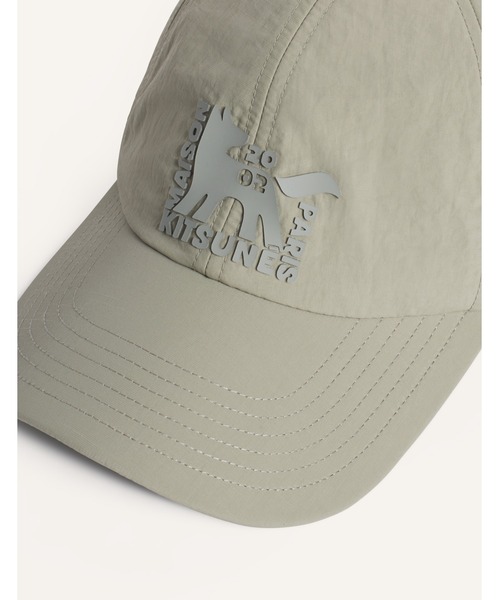 Maison Kitsune(メゾンキツネ)の「GALLERY FOX NYLON CAP(キャップ・メンズ・ライトオリーブ・U)」の4枚目の写真