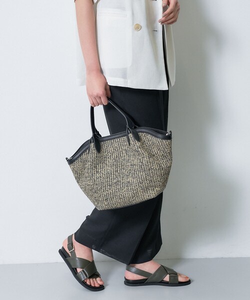 INDIVI（インディヴィ）の「【2WAY】ペーパーミドルバッグ（トートバッグ・レディース・ブラック系4/ベージュ系4・00）」の3枚目の写真