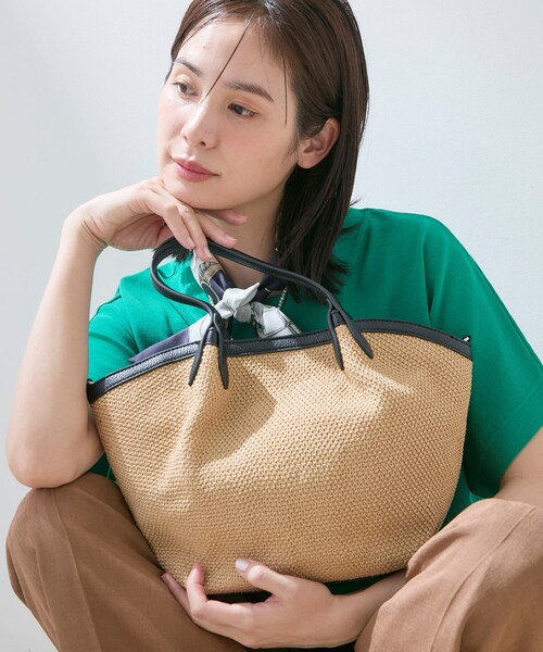 INDIVI（インディヴィ）の「【2WAY】ペーパーミドルバッグ（トートバッグ・レディース・ブラック系4/ベージュ系4・00）」の5枚目の写真