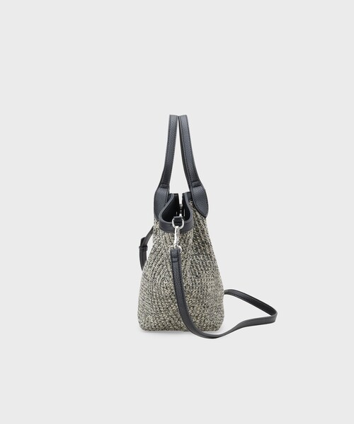 INDIVI（インディヴィ）の「【2WAY】ペーパーミドルバッグ（トートバッグ・レディース・ブラック系4/ベージュ系4・00）」の9枚目の写真