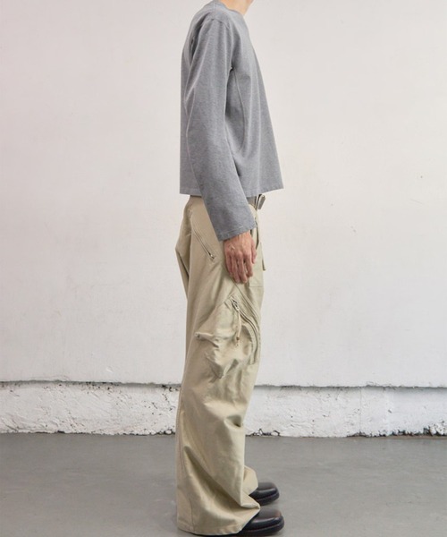 NVRFRGT（ネヴァーフォーゲット）の「【NVRFRGT】PANELLED V-NECK LONG SLEEVE T-SHIRT（Tシャツ/カットソー・メンズ・チャコールグレー/ブラウン・3/2）」の9枚目の写真