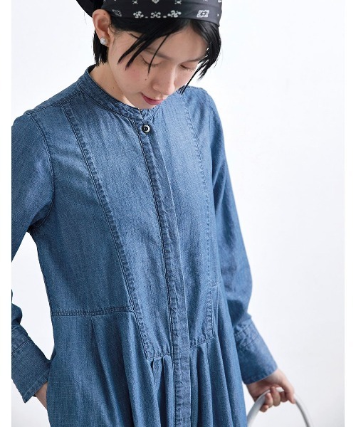Sunny clouds(サニークラウズ)の「サニークラウズ ブザムが長いデニムワンピース〈レディース〉(ワンピース・レディース・ライトインディゴブルー・M/L/LL/3L/MP)」の6枚目の写真