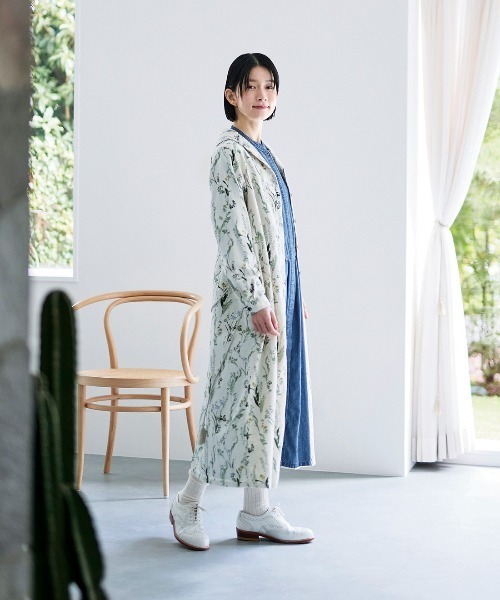 Sunny clouds(サニークラウズ)の「サニークラウズ ブザムが長いデニムワンピース〈レディース〉(ワンピース・レディース・ライトインディゴブルー・M/L/LL/3L/MP)」の5枚目の写真