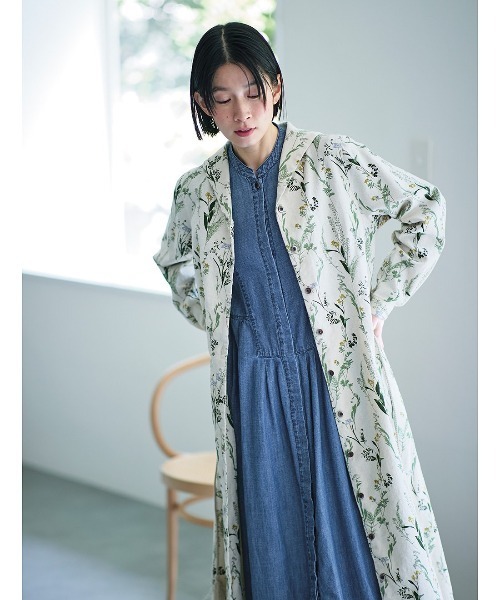 Sunny clouds(サニークラウズ)の「サニークラウズ ブザムが長いデニムワンピース〈レディース〉(ワンピース・レディース・ライトインディゴブルー・M/L/LL/3L/MP)」の9枚目の写真