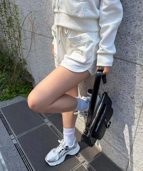 mebole(メボレ)の「トゥインクルスパークショートパンツ(スウェットパンツ・レディース・ホワイト/ブラック・FREE)」の10枚目の写真