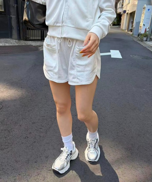 mebole(メボレ)の「トゥインクルスパークショートパンツ(スウェットパンツ・レディース・ホワイト/ブラック・FREE)」の8枚目の写真