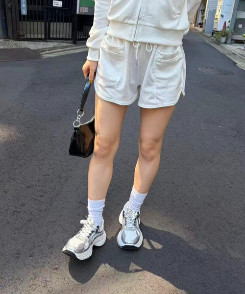 mebole(メボレ)の「トゥインクルスパークショートパンツ(スウェットパンツ・レディース・ホワイト/ブラック・FREE)」の9枚目の写真