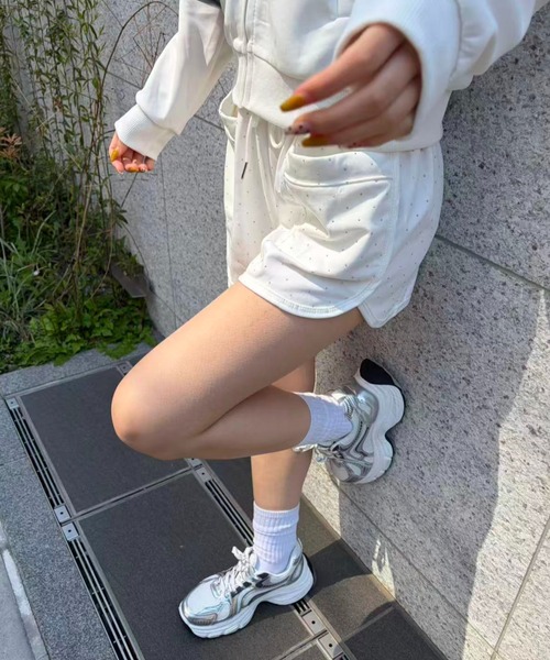 mebole(メボレ)の「トゥインクルスパークショートパンツ(スウェットパンツ・レディース・ホワイト/ブラック・FREE)」の12枚目の写真