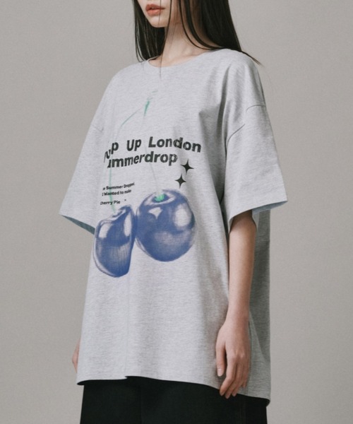 Vini（ヴィニ）の「ブルーチェリー半袖Tシャツ（Tシャツ/カットソー・レディース・ブラック/ピンク/ホワイト/グレー・SMALL/MEDIUM/LARGE）」の12枚目の写真
