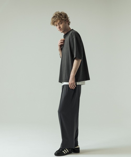 SLICK（スリック）の「【SLICK/スリック】Pigment Dye Henley Neck T-Shirt/ピグメントダイ ヘンリーネックTシャツ（Tシャツ/カットソー・メンズ・パープル/ライトグレー/ブラック・2/1/3）」の11枚目の写真