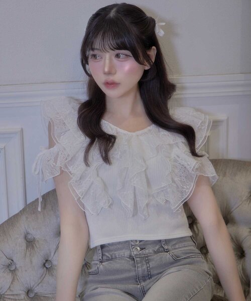 OLIVE des OLIVE(オリーブデオリーブ)の「【Belle Charme】Elegant Frill Lace Tops(Tシャツ/カットソー・レディース・トップグレー/ブラック/オフホワイト・FREE)」の2枚目の写真