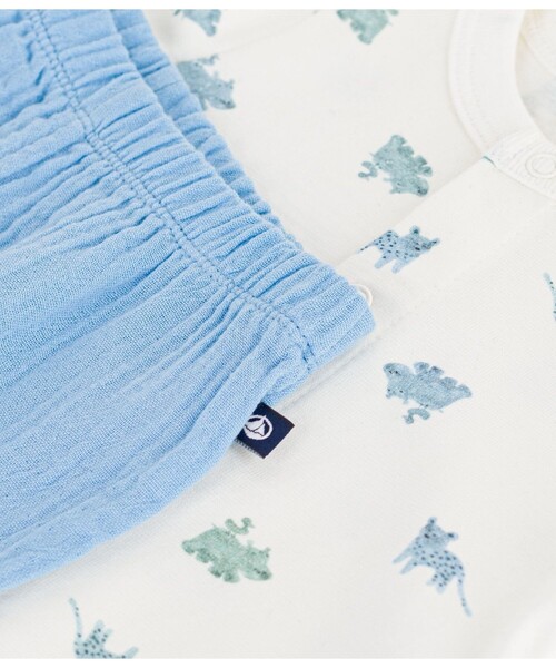 PETIT BATEAU（プチバトー）の「ダブルガーゼベビー２点セット（シャツ/ブラウス・キッズ・ライトブルー・6MONTH/12MONTH/18MONTH）」の4枚目の写真