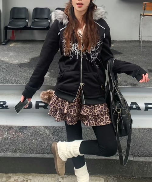 Alvia(アルビア)の「ファー付きY2K裏起毛パーカー(パーカー・レディース・ブラック・M)」の7枚目の写真