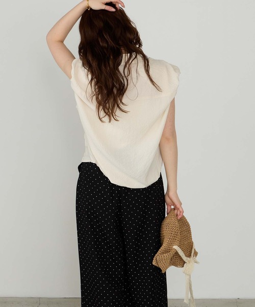 Cherir Mignon（シェリルミニョン）の「【Cherir Mignon】シアサッカーシャーリングパフショルダーブラウス（シャツ/ブラウス・レディース・ブラウン/アイボリー・FREE）」の3枚目の写真