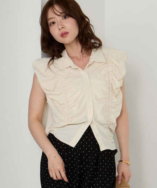 Cherir Mignon（シェリルミニョン）の「【Cherir Mignon】シアサッカーシャーリングパフショルダーブラウス（シャツ/ブラウス・レディース・ブラウン/アイボリー・FREE）」の4枚目の写真