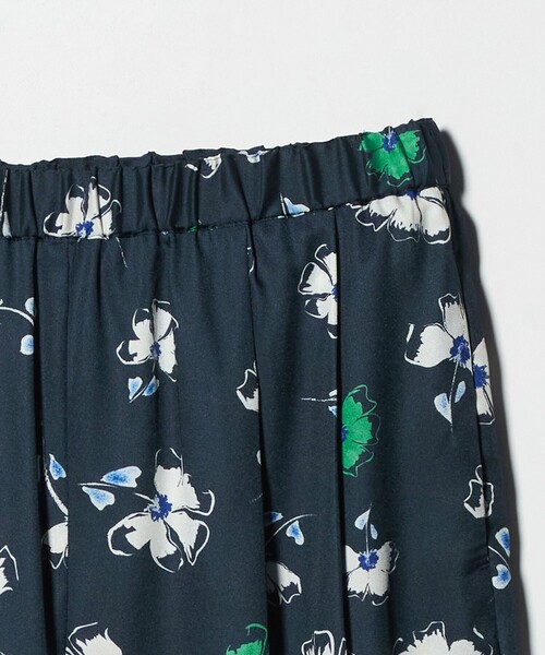 UNITED ARROWS（ユナイテッドアローズ）の「フラワー プリント パンツ ‐ウォッシャブル‐（その他パンツ・レディース・オフホワイト/ネイビー・38/36）」の9枚目の写真