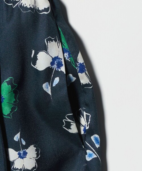 UNITED ARROWS（ユナイテッドアローズ）の「フラワー プリント パンツ ‐ウォッシャブル‐（その他パンツ・レディース・オフホワイト/ネイビー・38/36）」の8枚目の写真