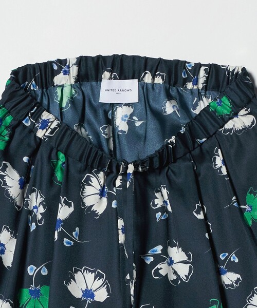 UNITED ARROWS（ユナイテッドアローズ）の「フラワー プリント パンツ ‐ウォッシャブル‐（その他パンツ・レディース・オフホワイト/ネイビー・38/36）」の7枚目の写真