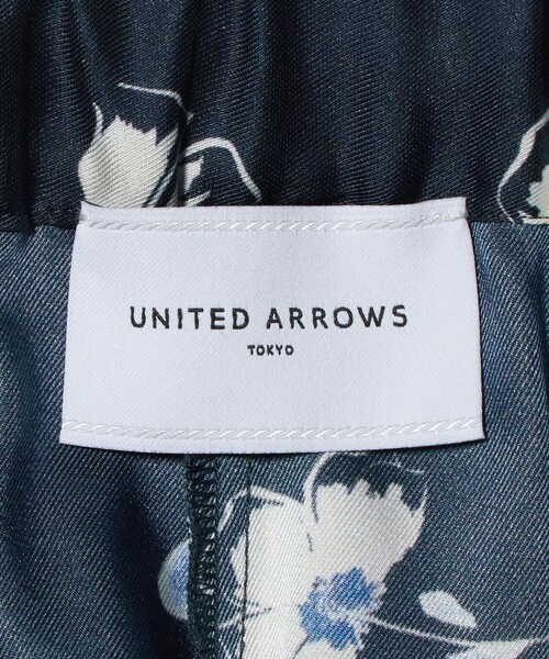 UNITED ARROWS（ユナイテッドアローズ）の「フラワー プリント パンツ ‐ウォッシャブル‐（その他パンツ・レディース・オフホワイト/ネイビー・38/36）」の4枚目の写真