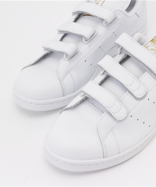 adidas（アディダス）の「STAN SMITH CF  S75188（スニーカー・メンズ・ホワイト×ゴールド・22.5cm/29.0cm/27.0cm/24.0cm/27.5cm/28.5cm/30.0cm/28.0cm/25.0cm/23.0cm/25.5cm/23.5cm/26.5cm/26.0cm/24.5cm/22.0cm）」の3枚目の写真