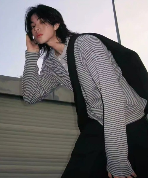 NOWLE(ノウル)の「【NOWLE】5ボタン ヘンリーネック ボーダー ヘンリーネック 長袖 Tシャツ / ルーズシルエット(Tシャツ/カットソー・メンズ・グレー/ブラック/ホワイト・X-LARGE/LARGE/MEDIUM/SMALL)」の18枚目の写真