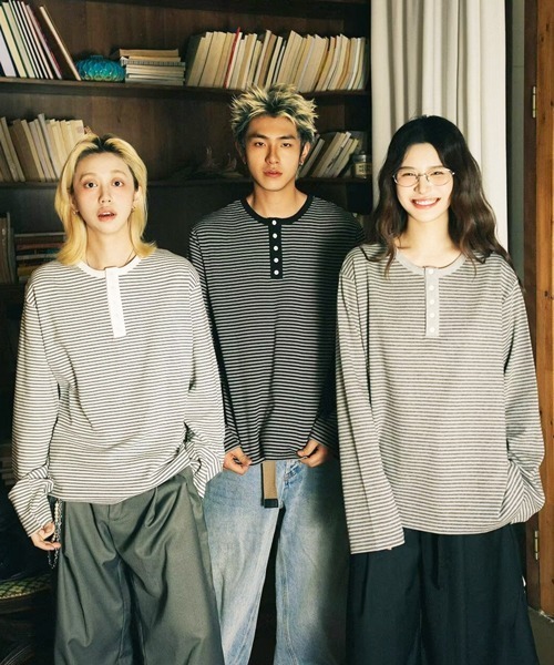 NOWLE(ノウル)の「【NOWLE】5ボタン ヘンリーネック ボーダー ヘンリーネック 長袖 Tシャツ / ルーズシルエット(Tシャツ/カットソー・メンズ・グレー/ブラック/ホワイト・X-LARGE/LARGE/MEDIUM/SMALL)」の4枚目の写真