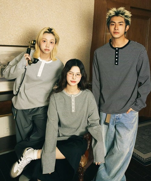 NOWLE(ノウル)の「【NOWLE】5ボタン ヘンリーネック ボーダー ヘンリーネック 長袖 Tシャツ / ルーズシルエット(Tシャツ/カットソー・メンズ・グレー/ブラック/ホワイト・X-LARGE/LARGE/MEDIUM/SMALL)」の6枚目の写真