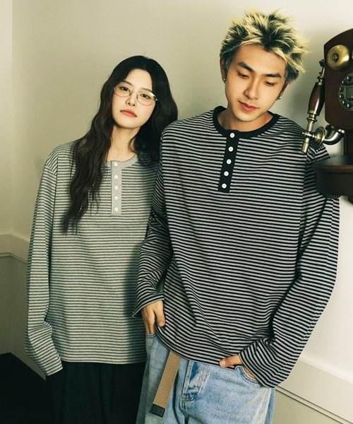 NOWLE(ノウル)の「【NOWLE】5ボタン ヘンリーネック ボーダー ヘンリーネック 長袖 Tシャツ / ルーズシルエット(Tシャツ/カットソー・メンズ・グレー/ブラック/ホワイト・X-LARGE/LARGE/MEDIUM/SMALL)」の7枚目の写真