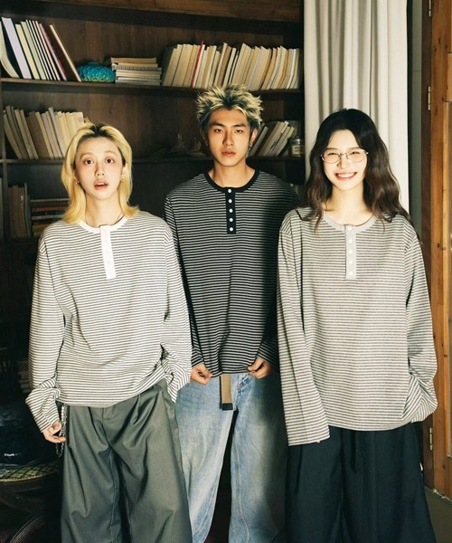 NOWLE(ノウル)の「【NOWLE】5ボタン ヘンリーネック ボーダー ヘンリーネック 長袖 Tシャツ / ルーズシルエット(Tシャツ/カットソー・メンズ・グレー/ブラック/ホワイト・X-LARGE/LARGE/MEDIUM/SMALL)」の10枚目の写真