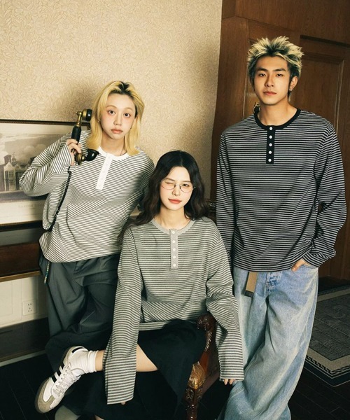 NOWLE(ノウル)の「【NOWLE】5ボタン ヘンリーネック ボーダー ヘンリーネック 長袖 Tシャツ / ルーズシルエット(Tシャツ/カットソー・メンズ・グレー/ブラック/ホワイト・X-LARGE/LARGE/MEDIUM/SMALL)」の11枚目の写真