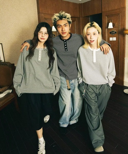 NOWLE(ノウル)の「【NOWLE】5ボタン ヘンリーネック ボーダー ヘンリーネック 長袖 Tシャツ / ルーズシルエット(Tシャツ/カットソー・メンズ・グレー/ブラック/ホワイト・X-LARGE/LARGE/MEDIUM/SMALL)」の12枚目の写真
