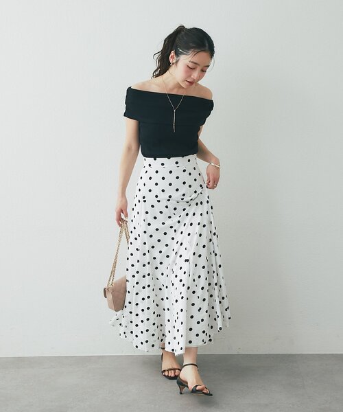La boutique BonBon(ラブティックボンボン)の「メタルバーサンダル(サンダル・レディース・ブラック/ゴールド・24.5cm/23.5cm/22.5cm)」の6枚目の写真