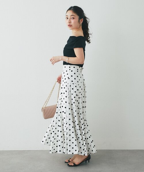 La boutique BonBon(ラブティックボンボン)の「メタルバーサンダル(サンダル・レディース・ブラック/ゴールド・24.5cm/23.5cm/22.5cm)」の7枚目の写真