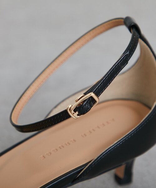 La boutique BonBon(ラブティックボンボン)の「メタルバーサンダル(サンダル・レディース・ブラック/ゴールド・24.5cm/23.5cm/22.5cm)」の19枚目の写真