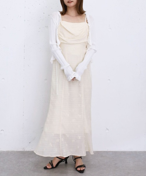 archives(アルシーヴ)の「タックドレープ花柄刺繍キャミワンピース(ワンピース・レディース・アイボリー/ブラック・MEDIUM)」の1枚目の写真