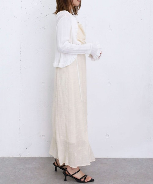 archives(アルシーヴ)の「タックドレープ花柄刺繍キャミワンピース(ワンピース・レディース・アイボリー/ブラック・MEDIUM)」の15枚目の写真