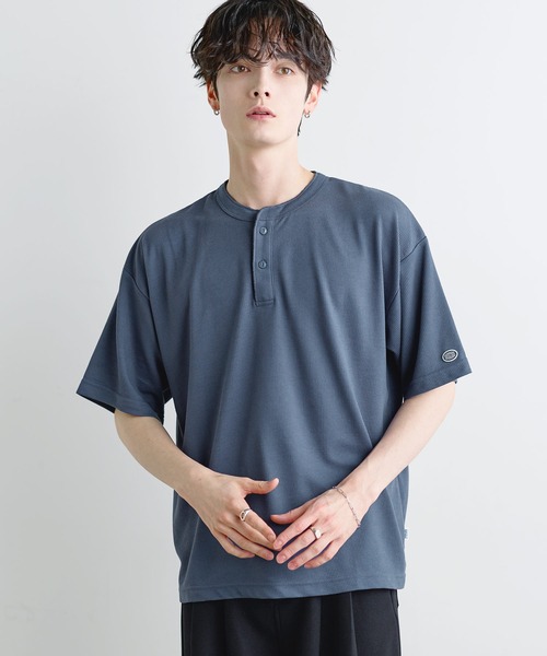 DISCUS(ディスカス)の「【吸水速乾/接触冷感/イージケア】COOLMAX/DISCUSワッフルヘンリーネックTシャツ(Tシャツ/カットソー・メンズ・ブルーグレー/ブラック/ホワイト/スミクロ・XL/M/L)」の4枚目の写真