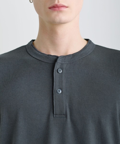 DISCUS(ディスカス)の「【吸水速乾/接触冷感/イージケア】COOLMAX/DISCUSワッフルヘンリーネックTシャツ(Tシャツ/カットソー・メンズ・ブルーグレー/ブラック/ホワイト/スミクロ・XL/M/L)」の22枚目の写真