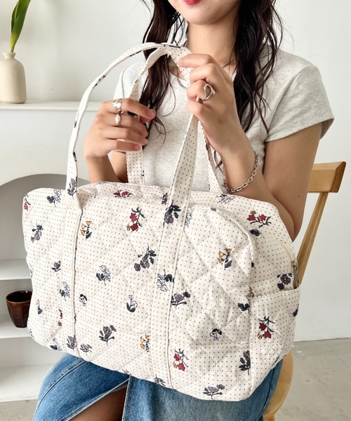 wears（ウェアーズ）の「【大容量】キルティング総柄ボストンバッグ トラベルバッグ 旅行バッグ フラワー チェリー柄（ボストンバッグ・レディース・ピンク/ホワイト・FREE）」の3枚目の写真