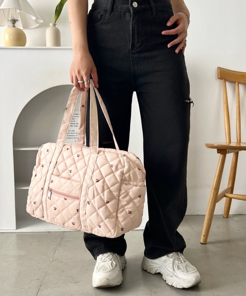 wears（ウェアーズ）の「【大容量】キルティング総柄ボストンバッグ トラベルバッグ 旅行バッグ フラワー チェリー柄（ボストンバッグ・レディース・ピンク/ホワイト・FREE）」の17枚目の写真
