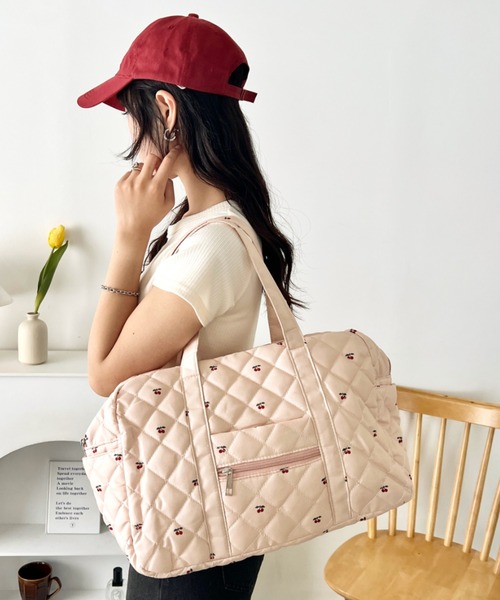 wears（ウェアーズ）の「【大容量】キルティング総柄ボストンバッグ トラベルバッグ 旅行バッグ フラワー チェリー柄（ボストンバッグ・レディース・ピンク/ホワイト・FREE）」の14枚目の写真