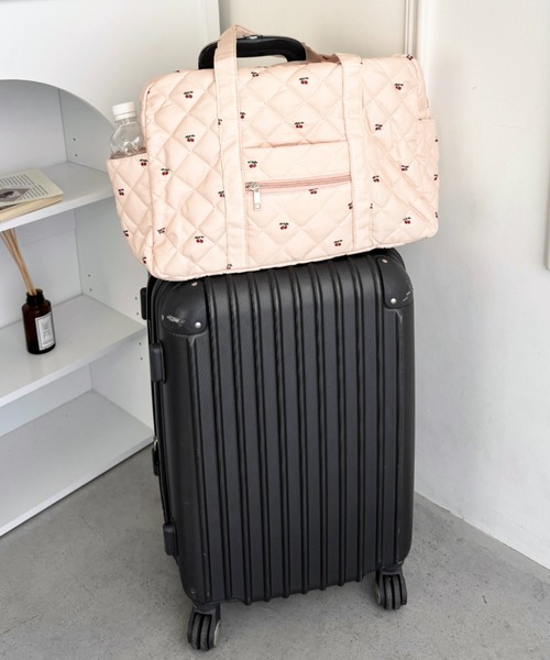 wears（ウェアーズ）の「【大容量】キルティング総柄ボストンバッグ トラベルバッグ 旅行バッグ フラワー チェリー柄（ボストンバッグ・レディース・ピンク/ホワイト・FREE）」の7枚目の写真